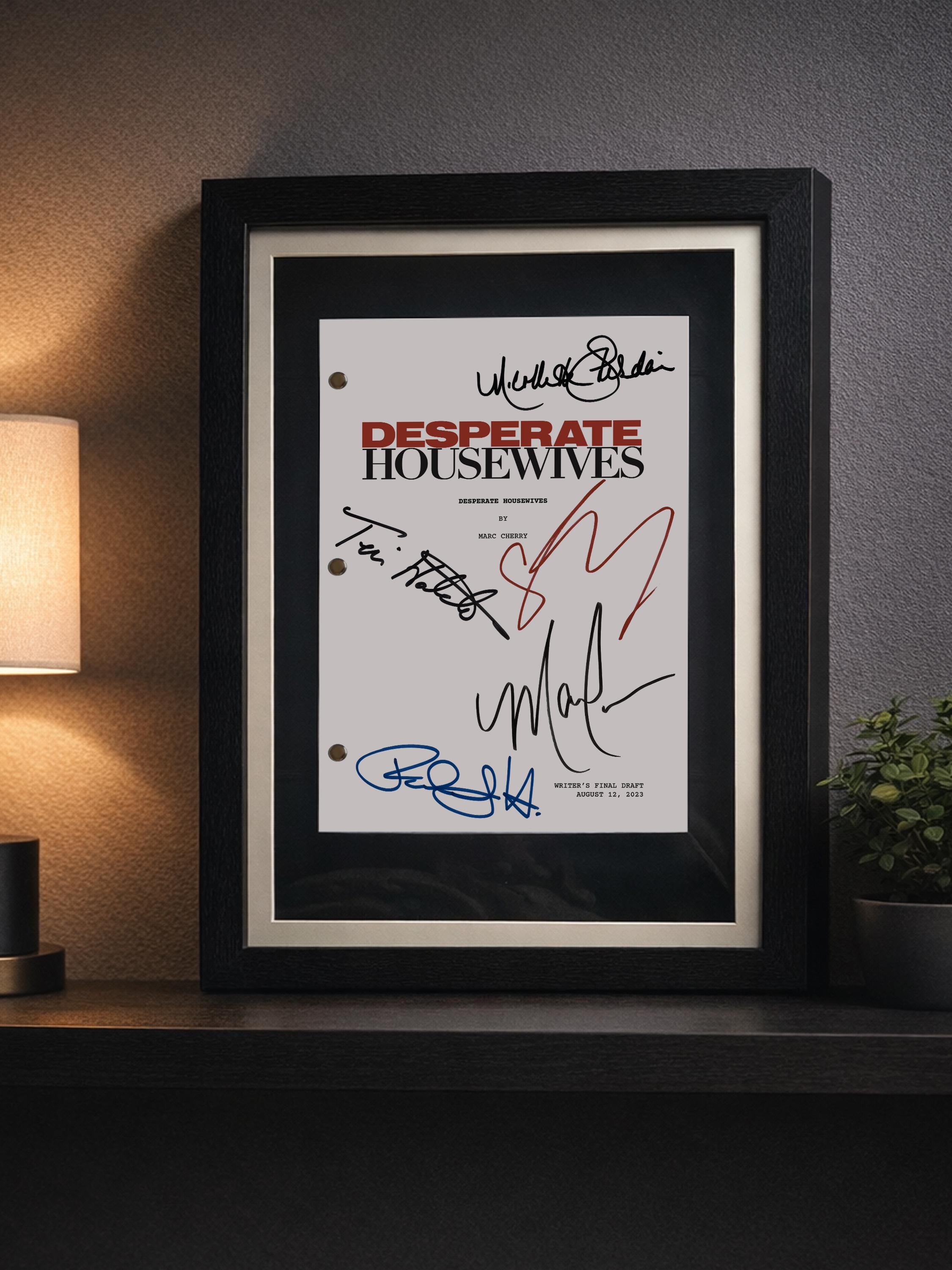 Desperate Housewives, Signed Movie Script, Full Screenplay Reproduction + Cast Autographs