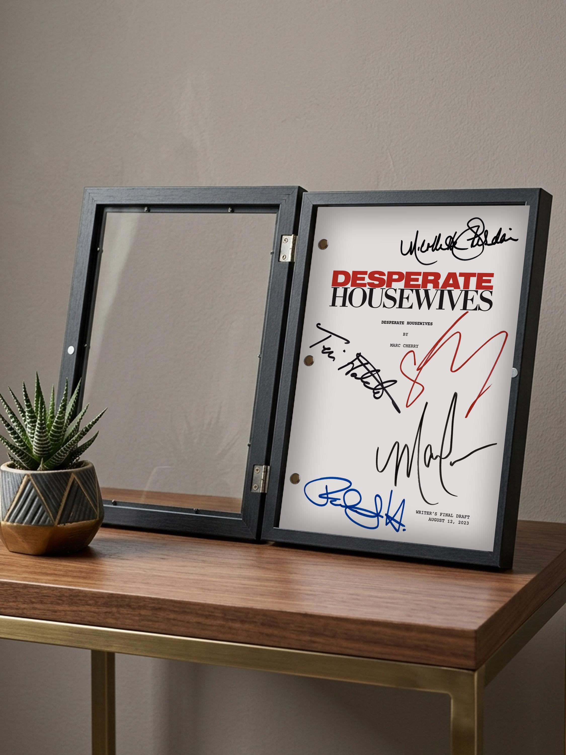 Desperate Housewives, Signed Movie Script, Full Screenplay Reproduction + Cast Autographs